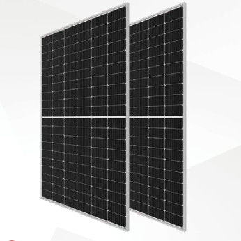 Instalação de painéis solares CCSN com módulo monocristalino de 120 células